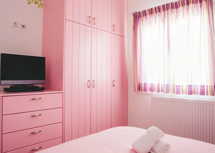 Flora's House & Cave Winery Ferienhaus