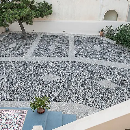 Flora's House & Cave Winery * Pýrgos