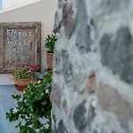 Flora's House & Cave Winery * Pyrgos Kallistis