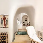 Flora's House & Cave Winery Pyrgos Kallistis