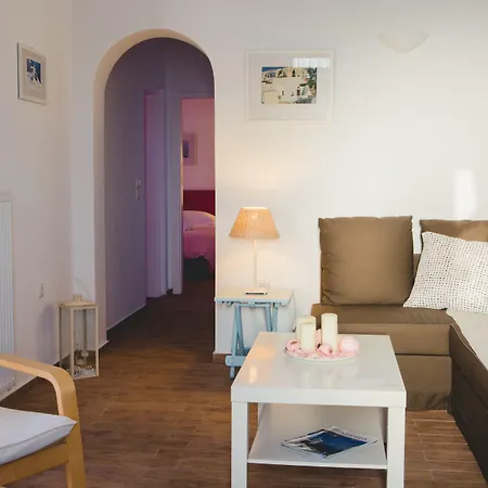 Flora's House & Cave Winery * Pýrgos