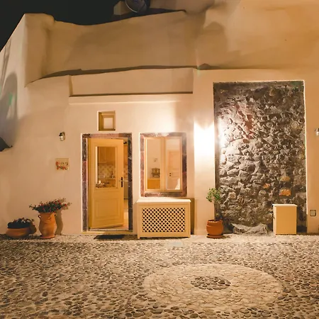 Flora's House & Cave Winery Pýrgos