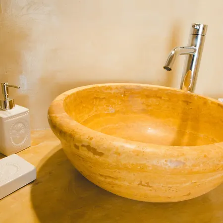 Flora's House & Cave Winery * Pýrgos