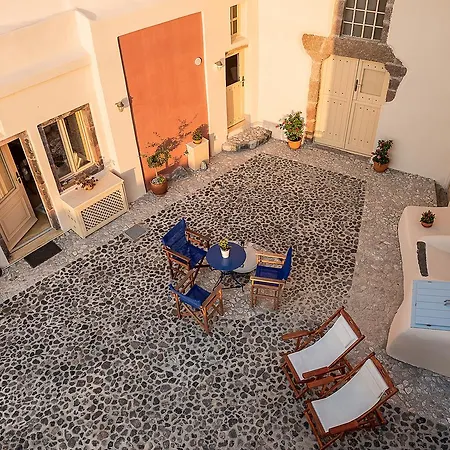 Flora's House & Cave Winery * Pýrgos