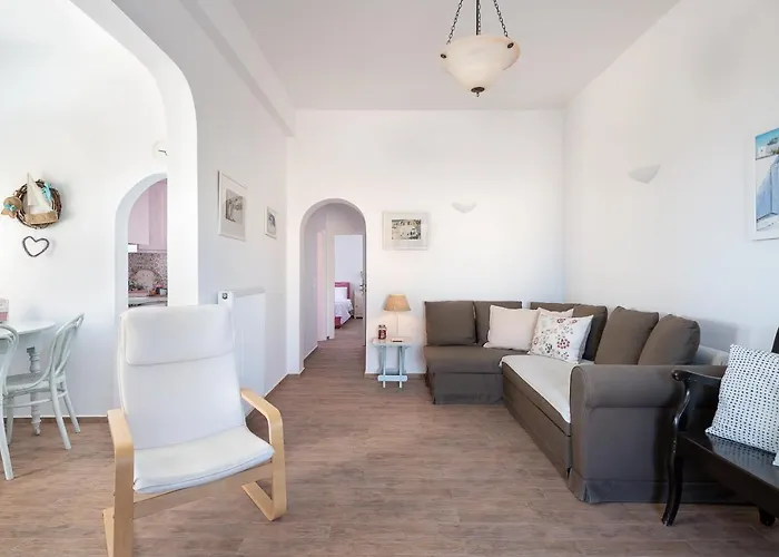 Flora's House & Cave Winery Pyrgos Kallistis