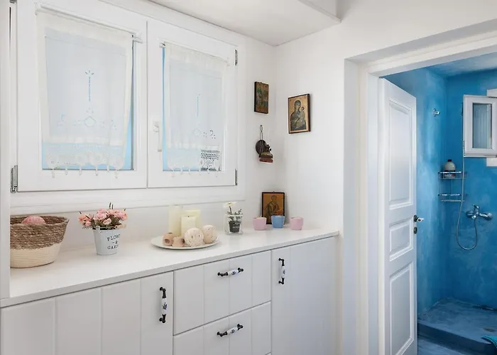 Flora's House & Cave Winery Holiday home *