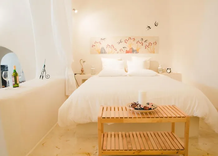 Flora's House & Cave Winery Pyrgos Kallistis