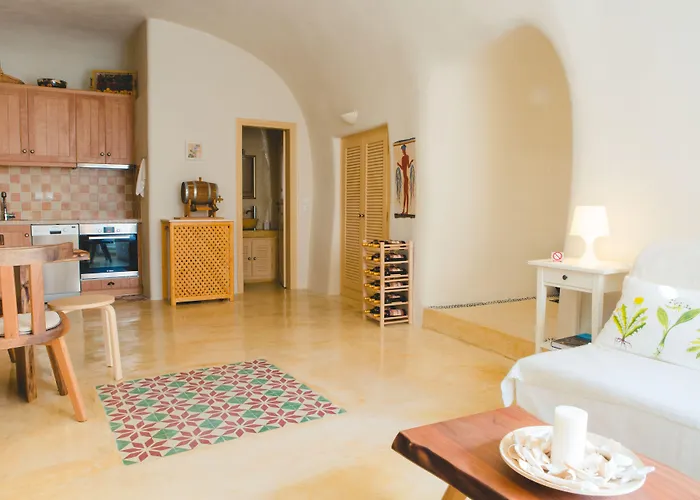 Flora's House & Cave Winery Holiday home *