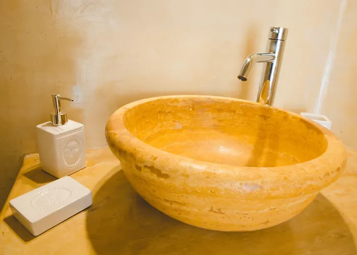 Flora's House & Cave Winery * Pyrgos Kallistis