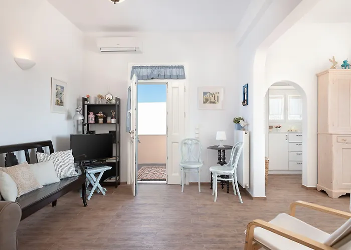 Flora's House & Cave Winery Holiday home *