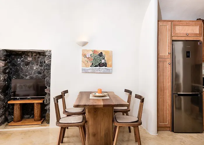 Flora's House & Cave Winery * Pyrgos Kallistis