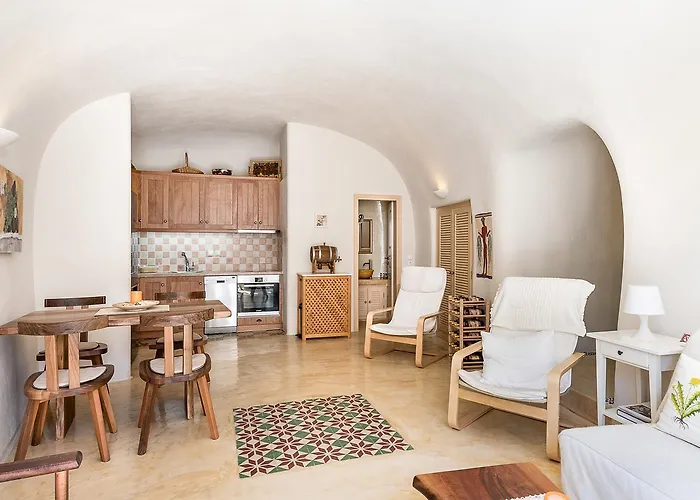 Flora's House & Cave Winery * Pyrgos Kallistis