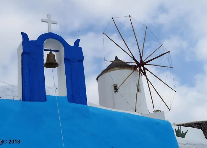 Flora's House & Cave Winery Pyrgos Kallistis